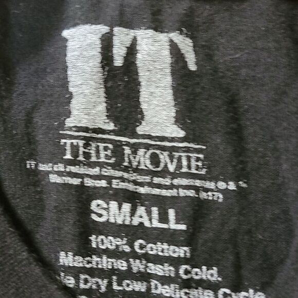 IT "AREN'T YOU GONNA SAY HELLO" BLACK T-SHIRT - Picture 2 of 3